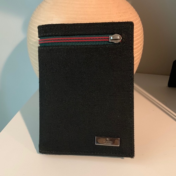 Gucci Handbags - Authentic Gucci 4-slot card holder wallet